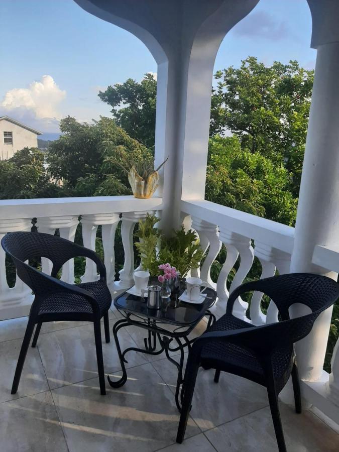 Hill View Vacational Rental Runaway Bay Exterior photo